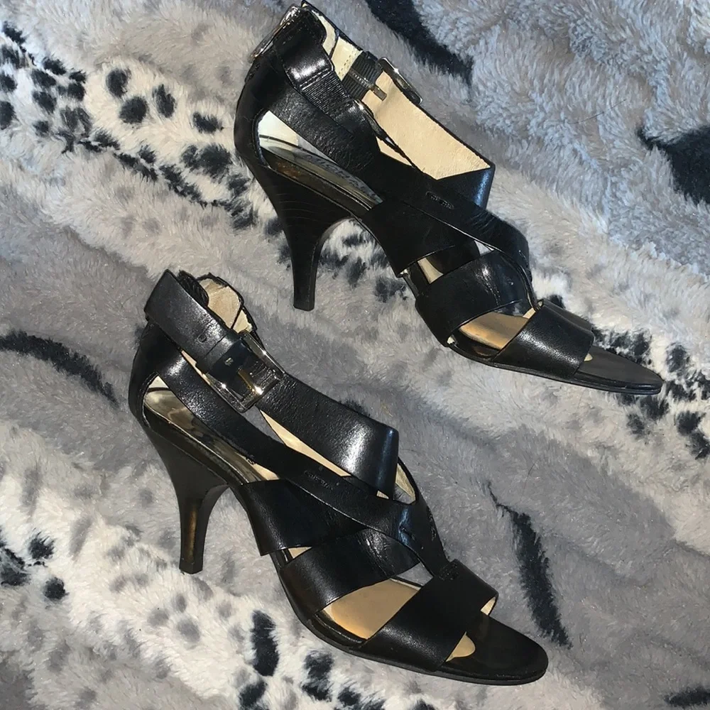 MICHAEL KORS Black Leather Heels — 7